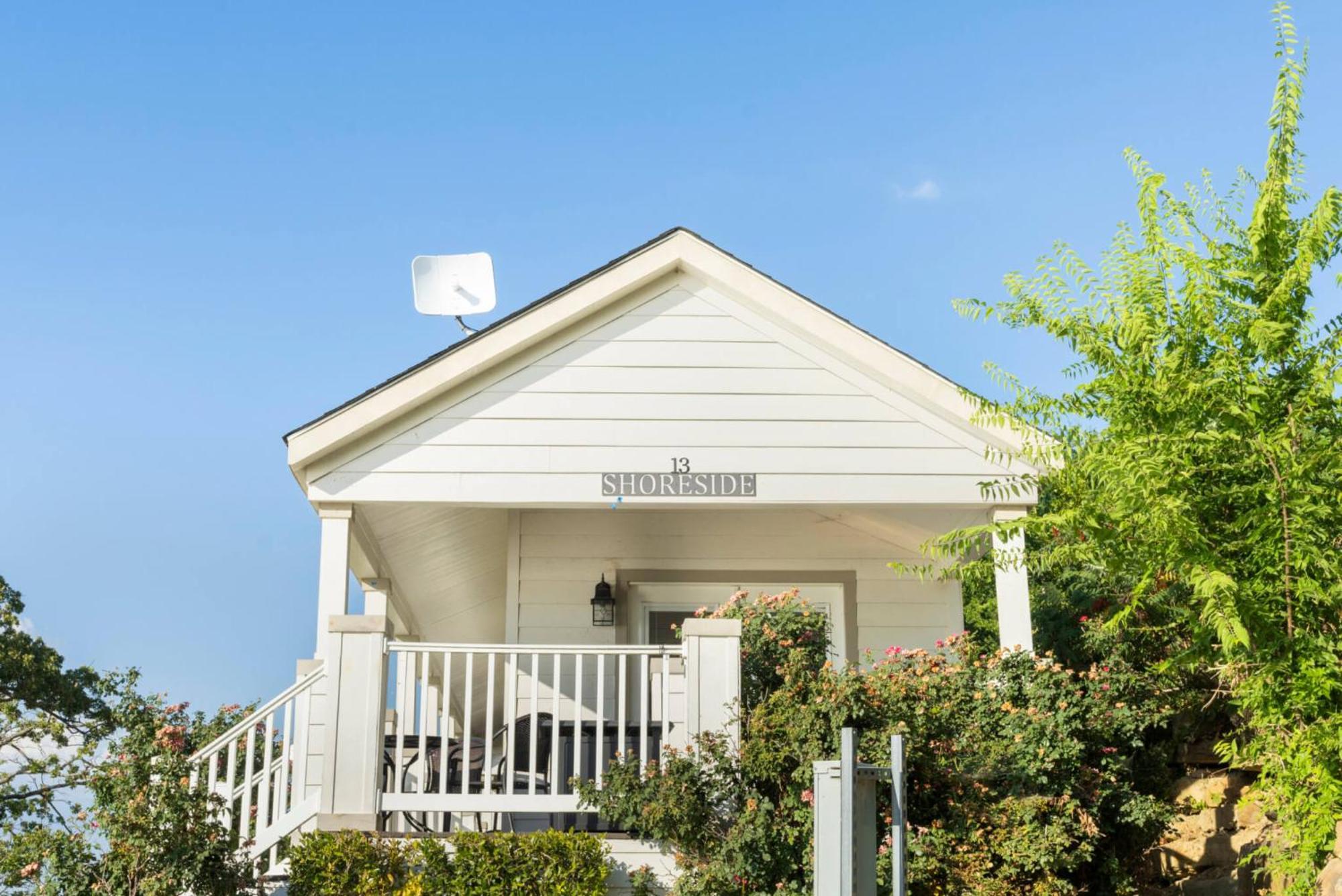 Crosstimbers Marina And Cottages Sperry Exterior photo