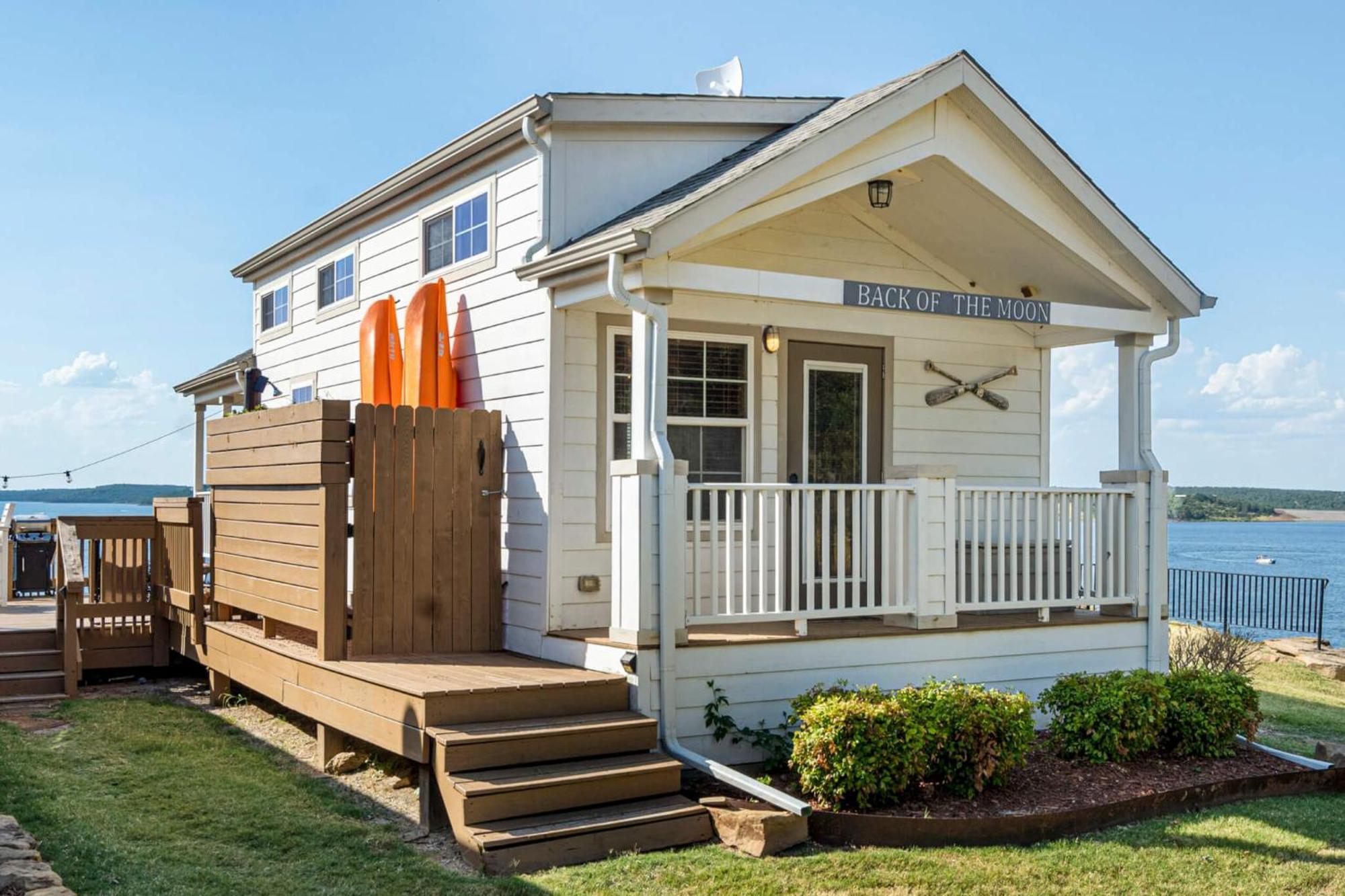 Crosstimbers Marina And Cottages Sperry Exterior photo