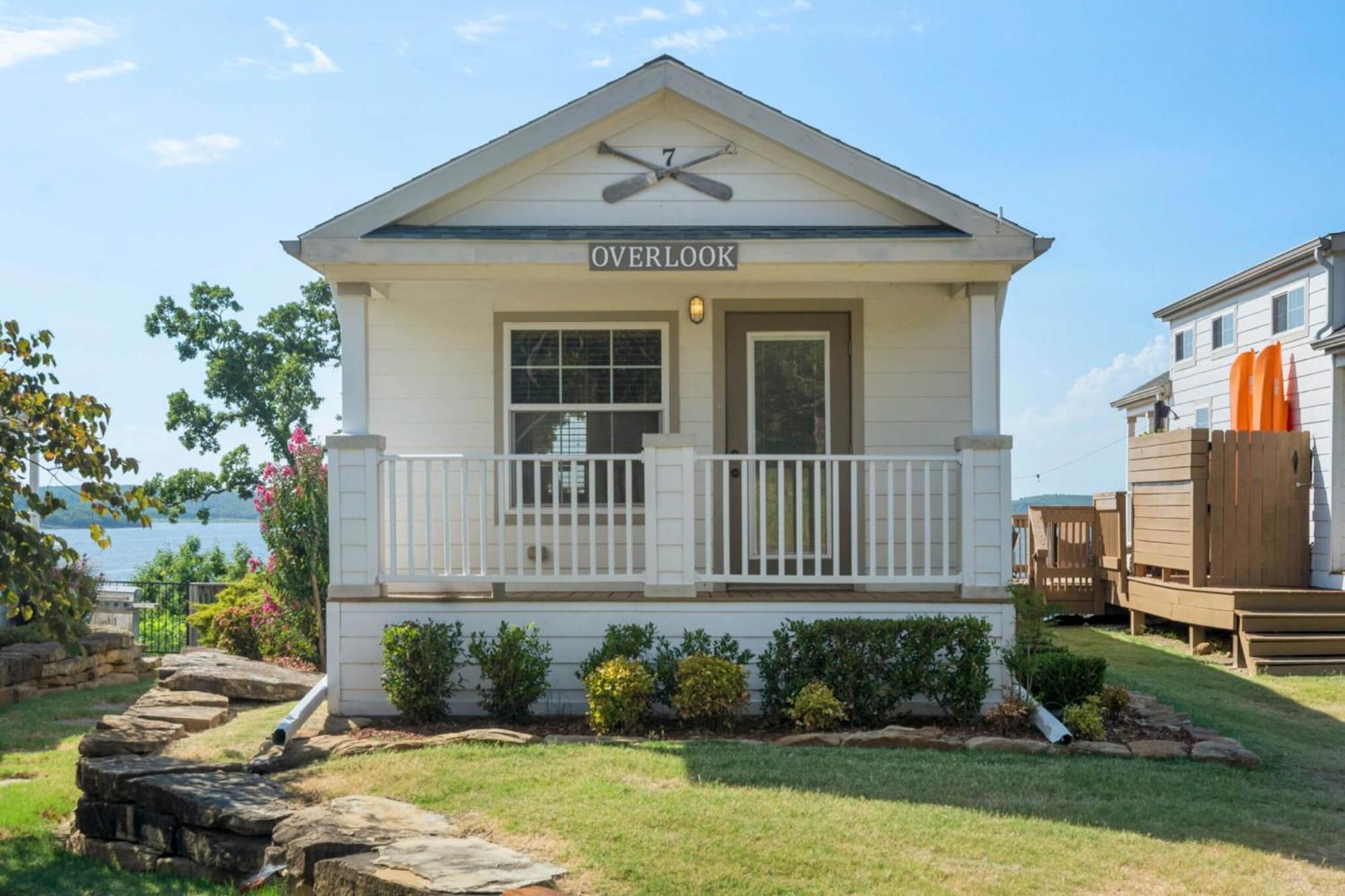 Crosstimbers Marina And Cottages Sperry Exterior photo