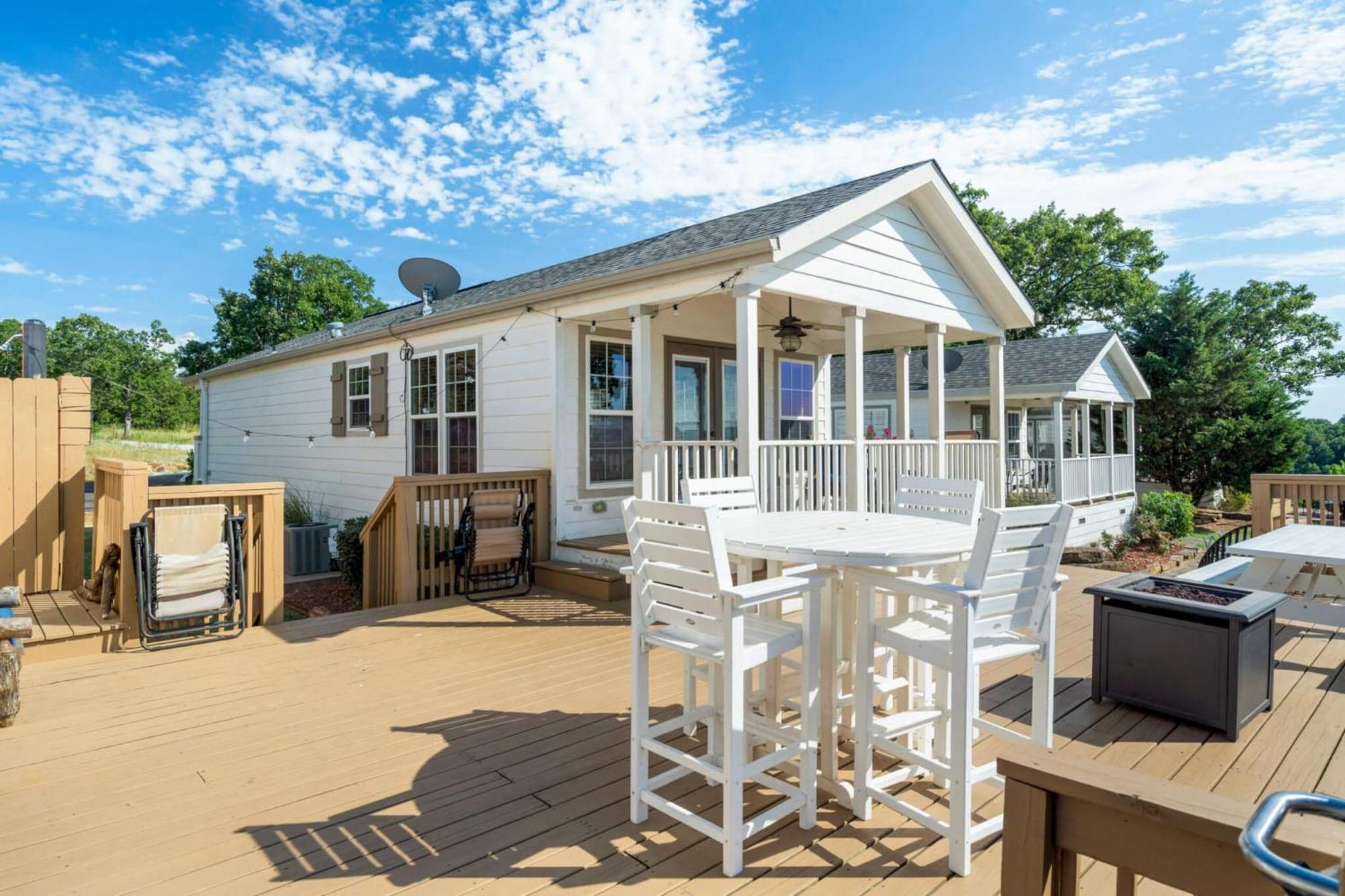 Crosstimbers Marina And Cottages Sperry Exterior photo