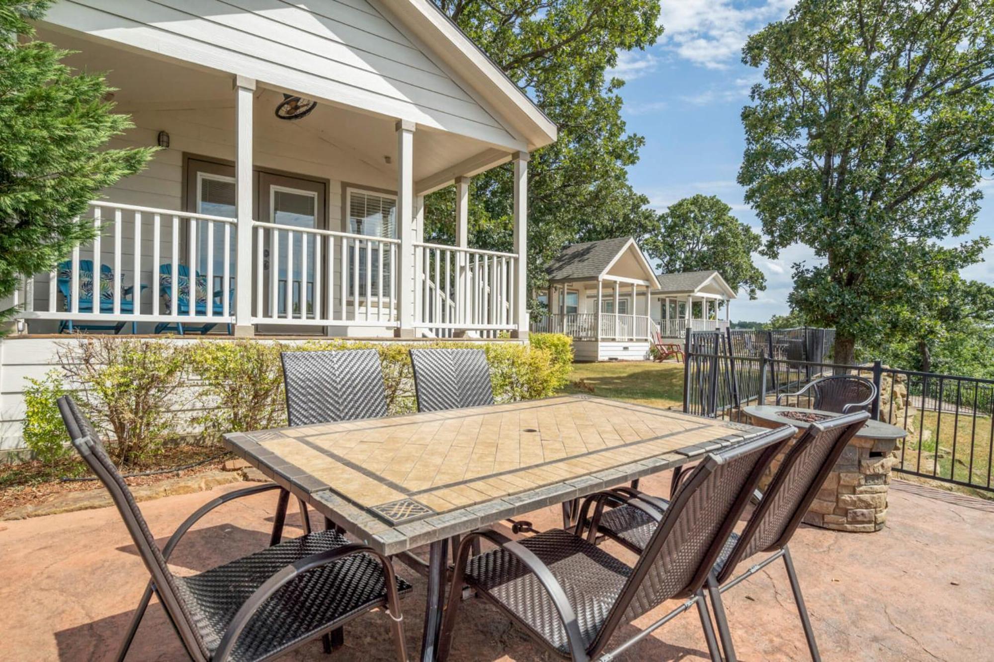 Crosstimbers Marina And Cottages Sperry Exterior photo