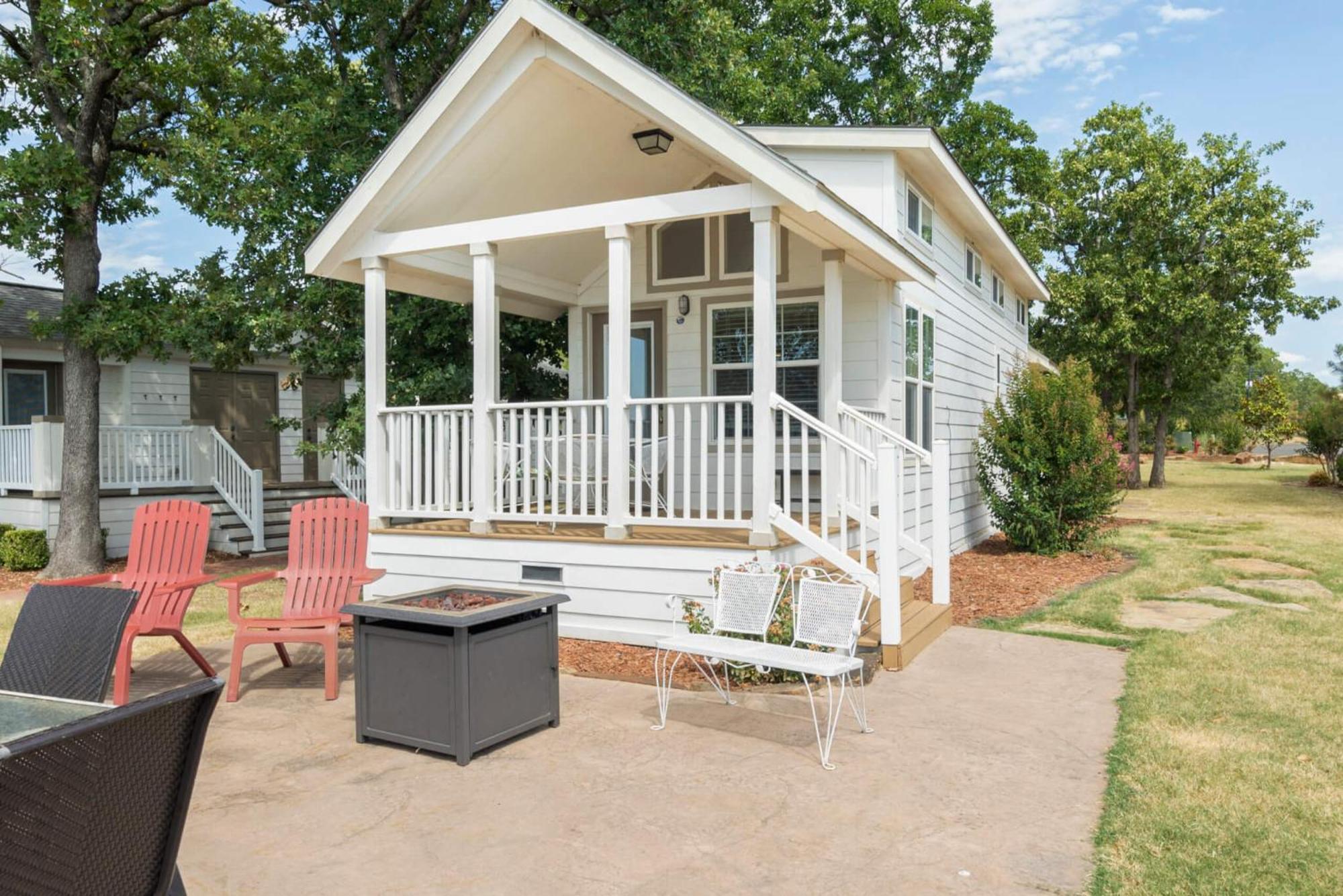 Crosstimbers Marina And Cottages Sperry Exterior photo