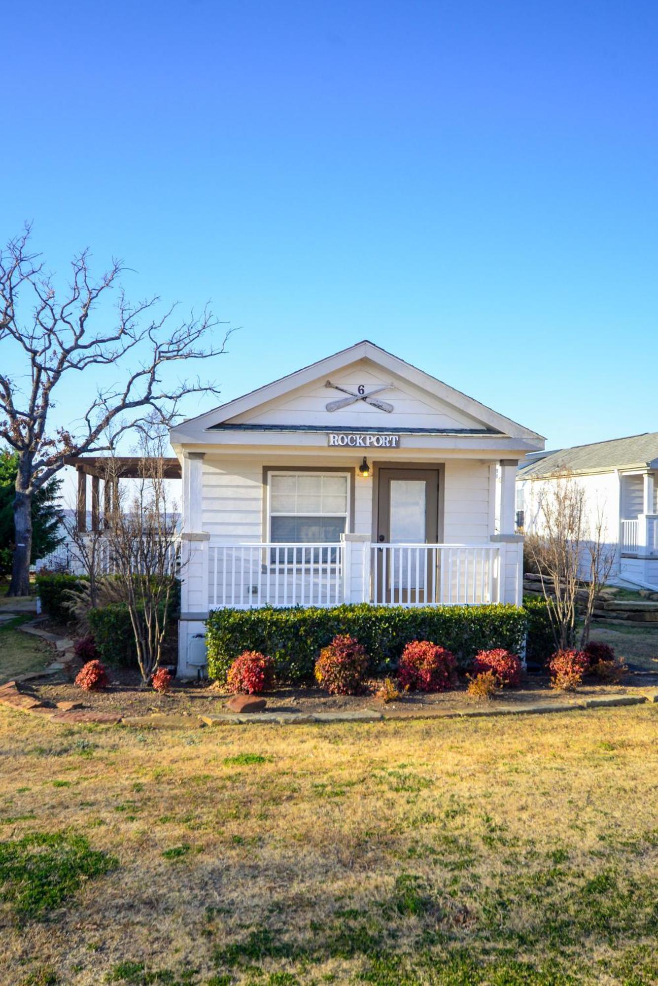 Crosstimbers Marina And Cottages Sperry Exterior photo